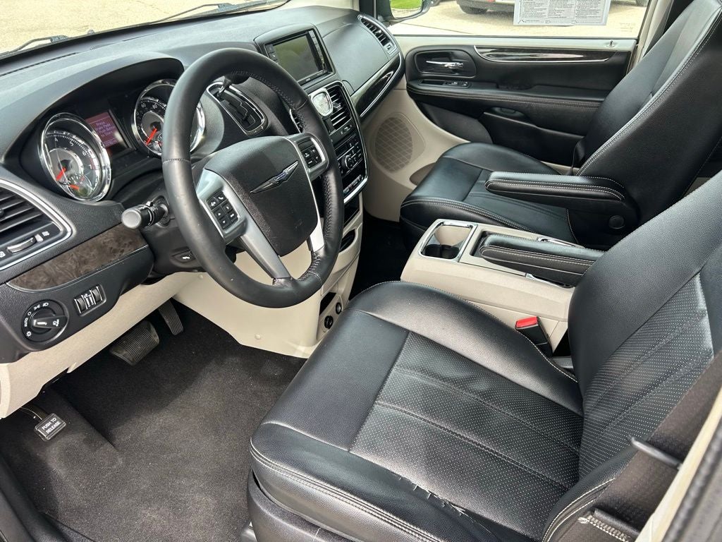 2013 Chrysler Town & Country Touring-L