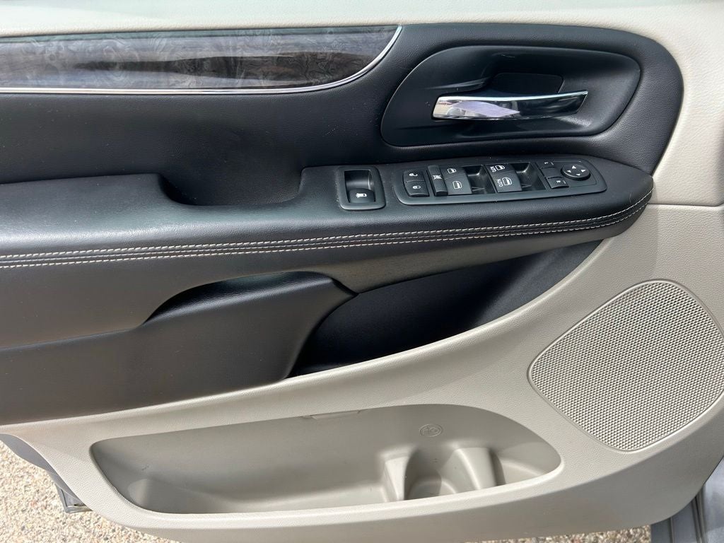 2013 Chrysler Town & Country Touring-L