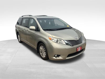 2016 Toyota Sienna XLE 8 Passenger