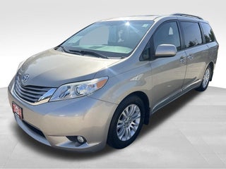 2016 Toyota Sienna XLE 8 Passenger