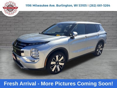2025 Mitsubishi Outlander Base